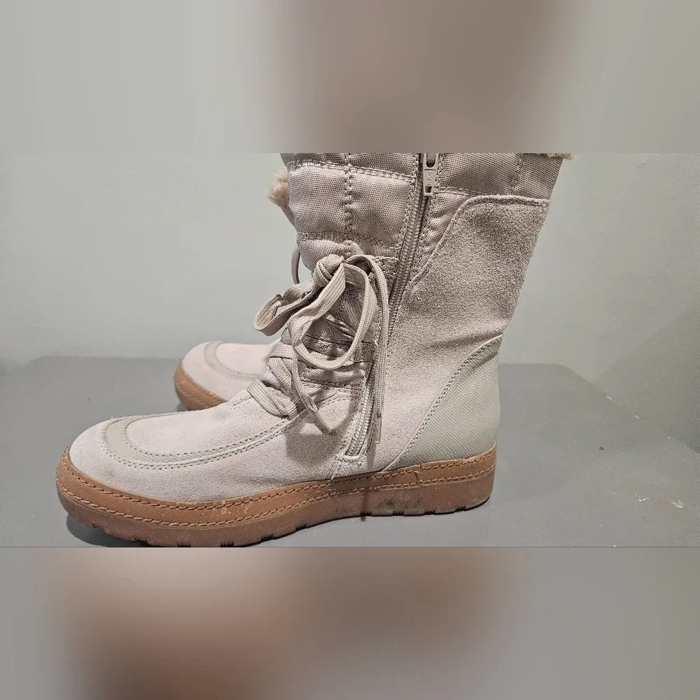 BARETRAPS Women's Bt Lancy Snow Boot. Nude/tan. Size 7